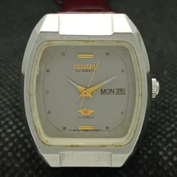 Vintage 1976 Citizen Automatic Womans Silver Watch W/daydate & Gold accents Vintage 1976 Citizen Automatic Womans Silver Watch W/daydate  main image 2